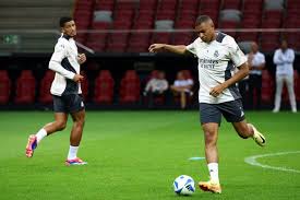 鲸鱼体育直播：凯恩晒庆祝照：这是一场重要的胜利，在安联拿下三分！.